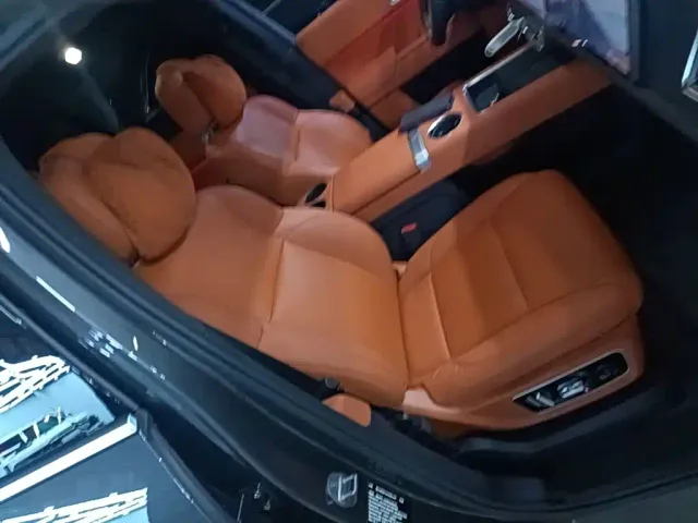 Li Auto L8 — Фото автомобиля 24