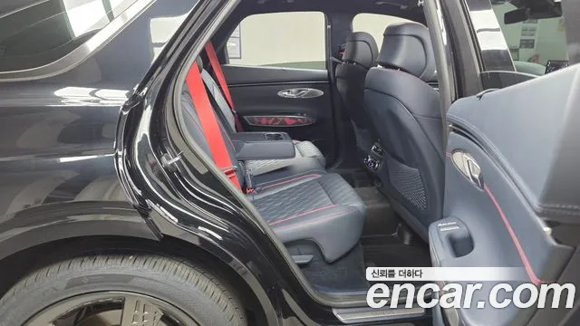 Genesis GV70 — Фото автомобиля 11