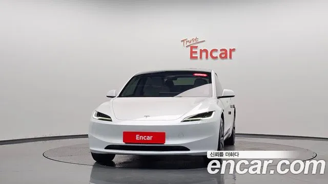 Tesla Model 3 — Фото автомобиля 3