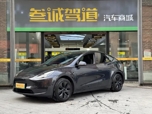 Фотография автомобиля — Tesla Model Y