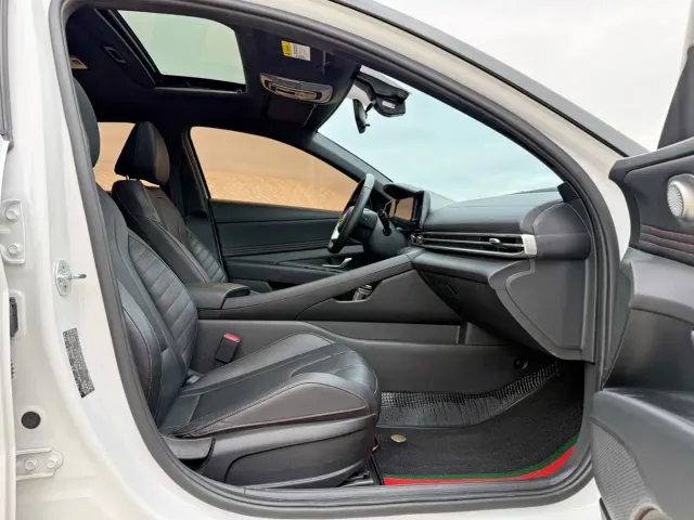 Hyundai Elantra — Фото автомобиля 16