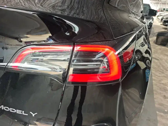 Tesla Model Y — Фото автомобиля 7