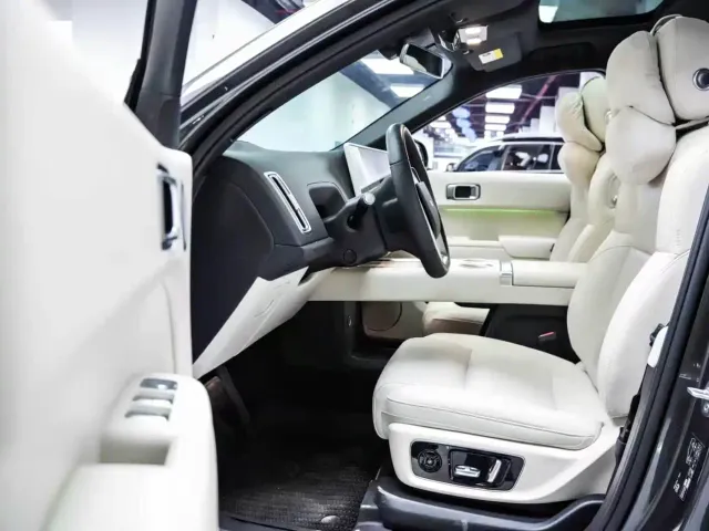Li Auto L8 — Фото автомобиля 5