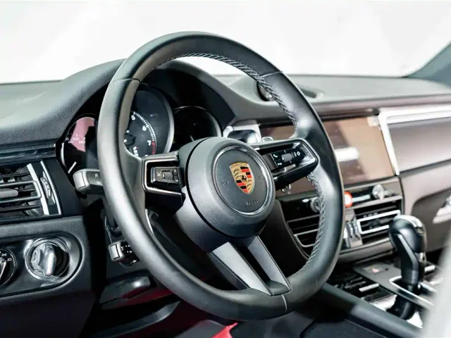 Porsche Macan — Фото автомобиля 10