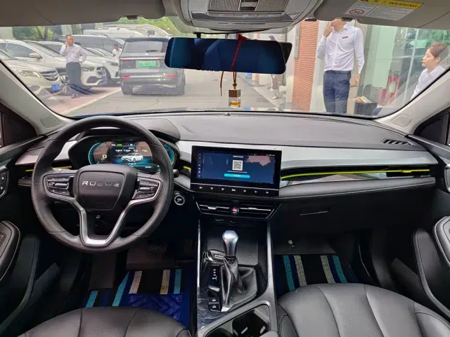 Roewe i5 — Фото автомобиля 10