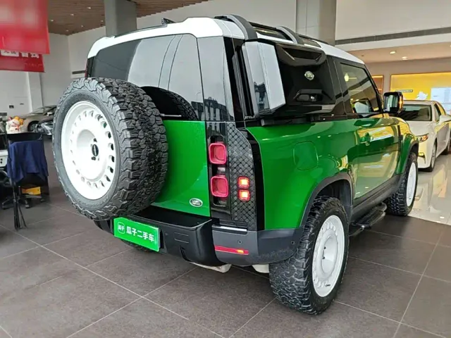 Land Rover Defender — Фото автомобиля 6