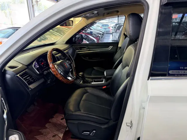 Roewe RX8 — Фото автомобиля 8