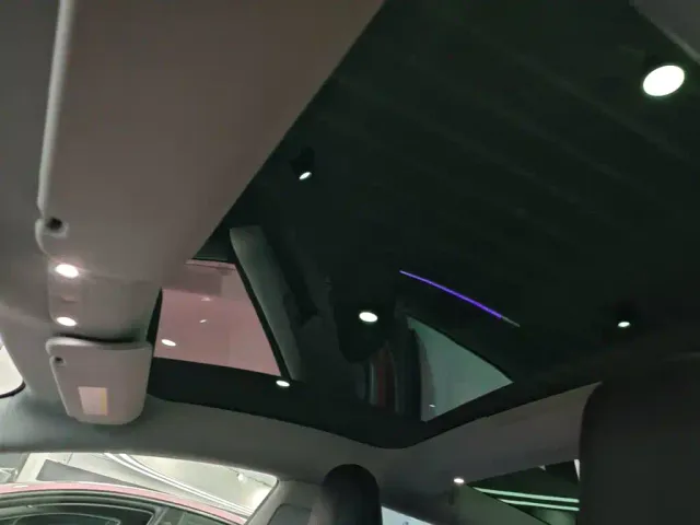 Tesla Model 3 — Фото автомобиля 17
