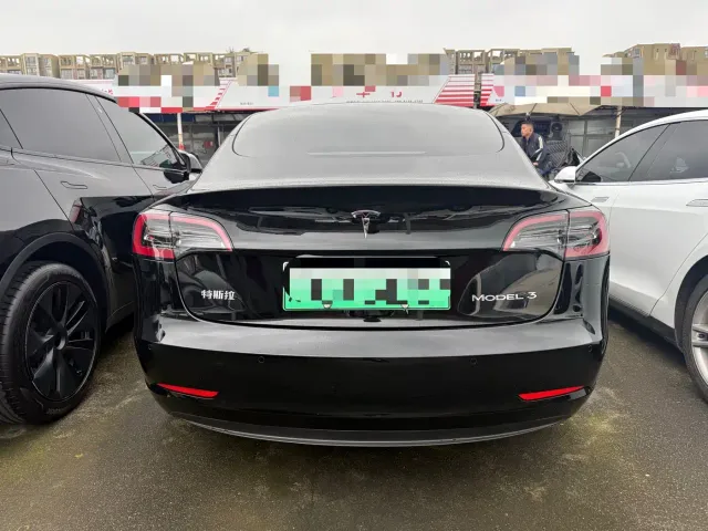 Tesla Model 3 — Фото автомобиля 9