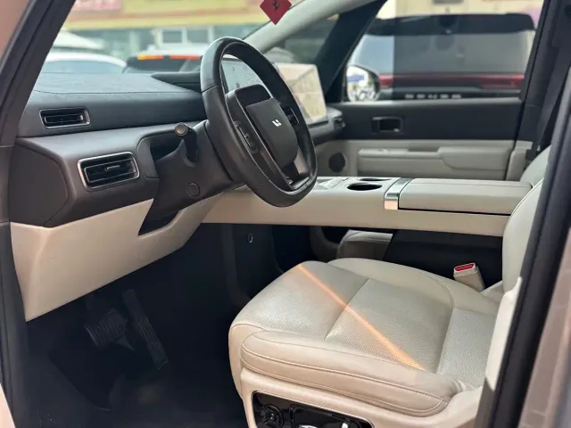 Li Auto MEGA — Фото автомобиля 4