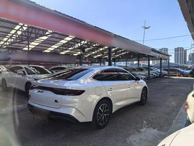 BYD Qin L — Фото автомобиля 24