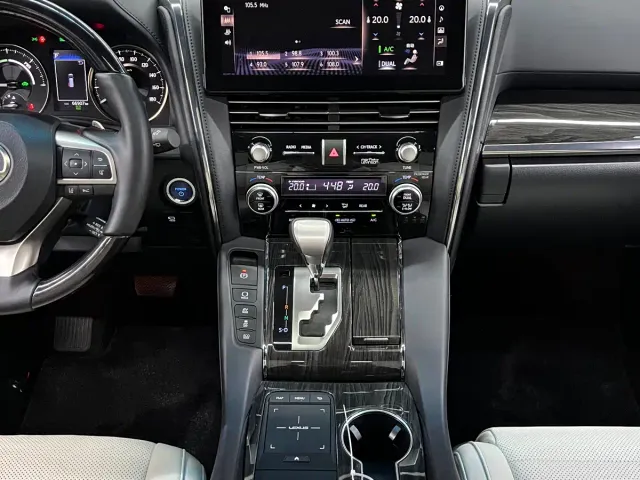Lexus LM — Фото автомобиля 18