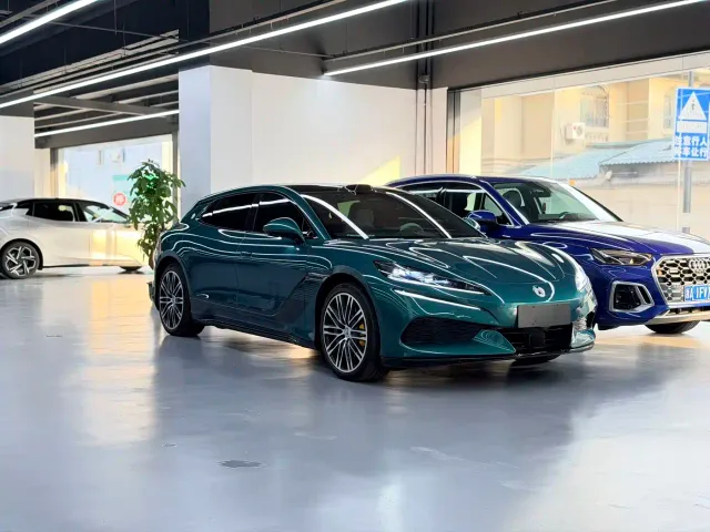 Denza Z9GT — Фото автомобиля 3