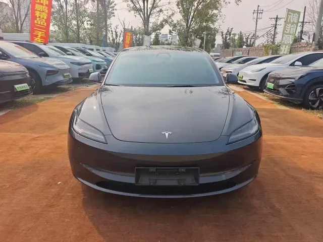 Tesla Model 3 — Фото автомобиля 2