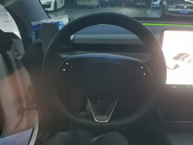 Tesla Model Y — Фото автомобиля 10