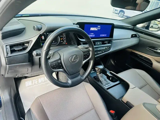 Lexus ES — Фото автомобиля 9