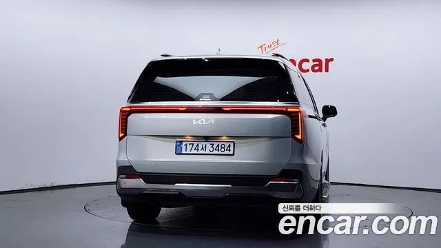 Kia Carnival Generation 4 — Фото автомобиля 3