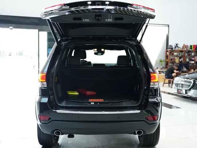 Jeep Grand Cherokee — Фото автомобиля 15