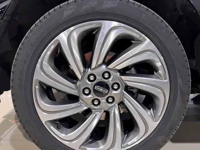Lincoln Navigator — Фото автомобиля 5