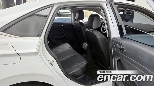 Volkswagen Jetta — Фото автомобиля 12