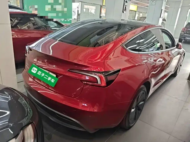 Tesla Model 3 — Фото автомобиля 6