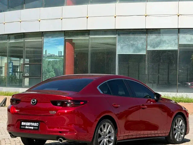 Mazda Axela — Фото автомобиля 6
