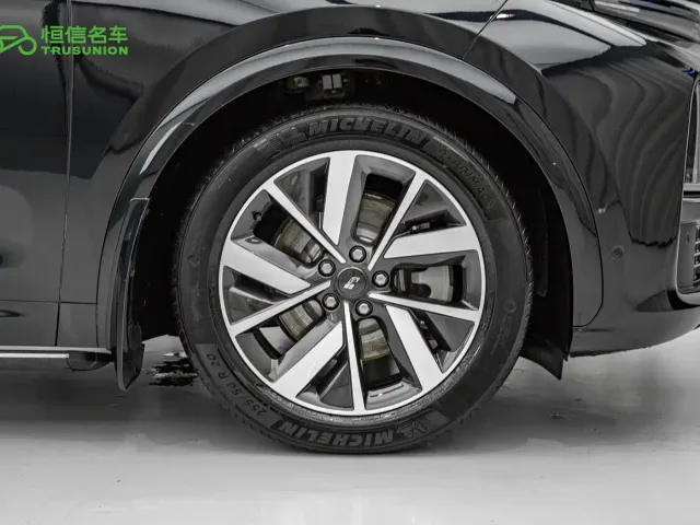 Li Auto L7 — Фото автомобиля 6