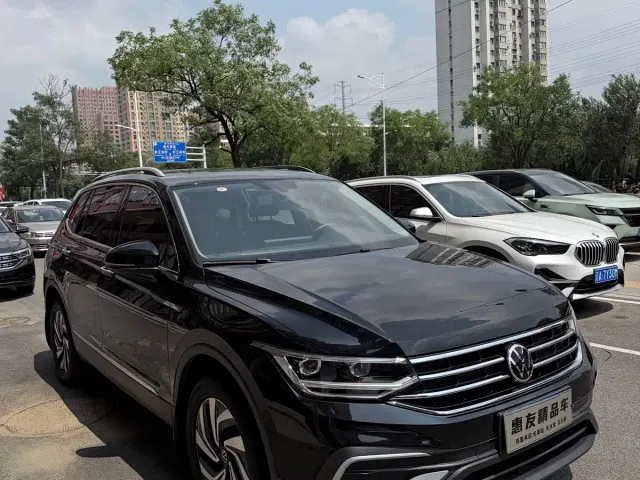 Volkswagen Tiguan L — Фото автомобиля 3