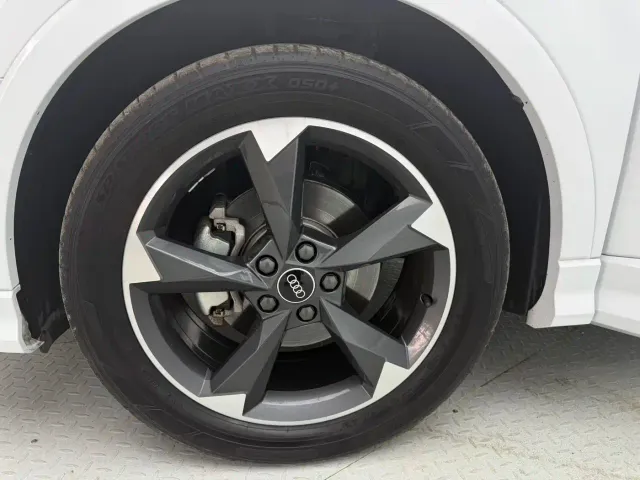 Audi Q3 — Фото автомобиля 10