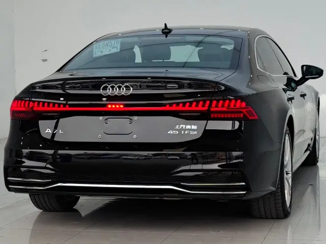 Audi A7L — Фото автомобиля 11
