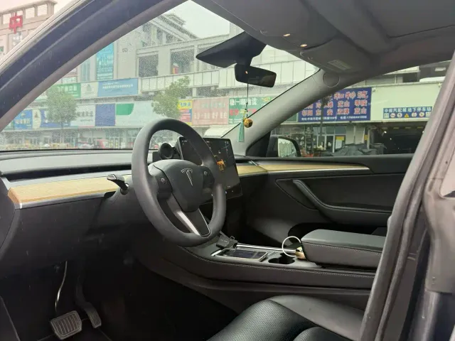 Tesla Model Y — Фото автомобиля 7