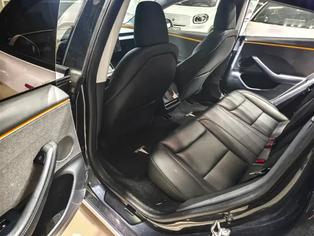 Tesla Model 3 — Фото автомобиля 3