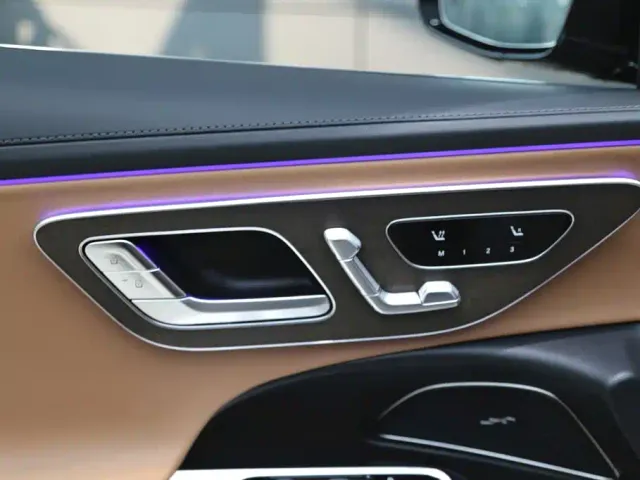 Mercedes-Benz E-Class — Фото автомобиля 12