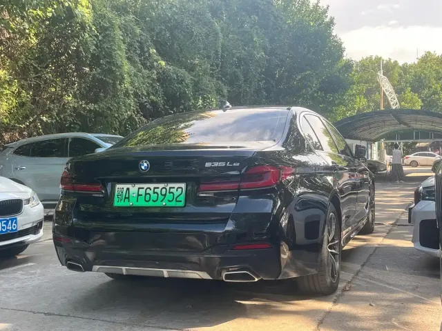 BMW 5 Series — Фото автомобиля 11