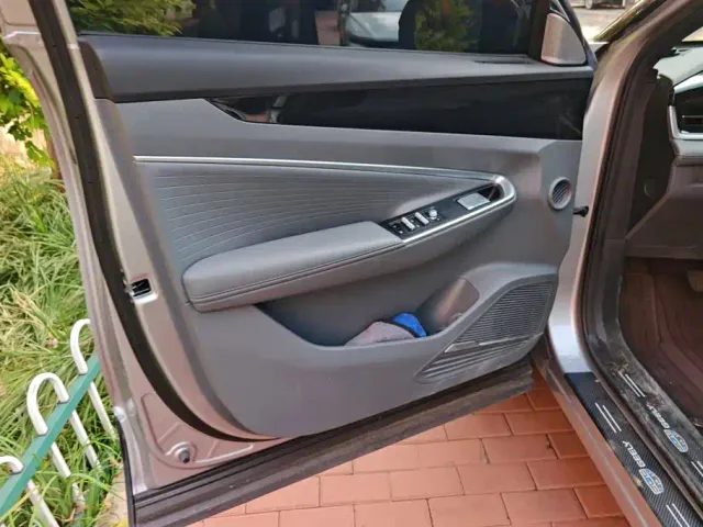 Geely Boyue — Фото автомобиля 7