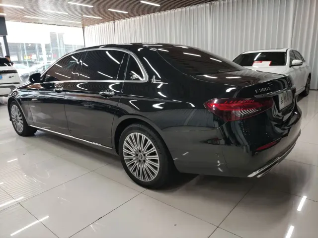 Mercedes-Benz E-Class — Фото автомобиля 7