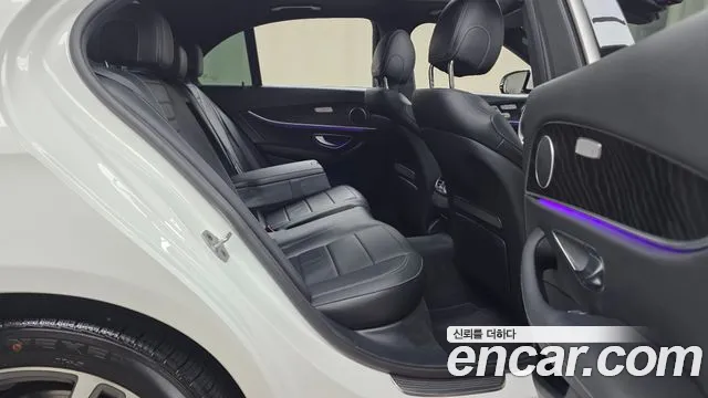 Mercedes-Benz E-Class — Фото автомобиля 17