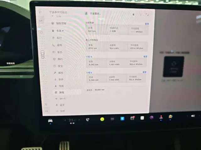 Tesla Model X — Фото автомобиля 11