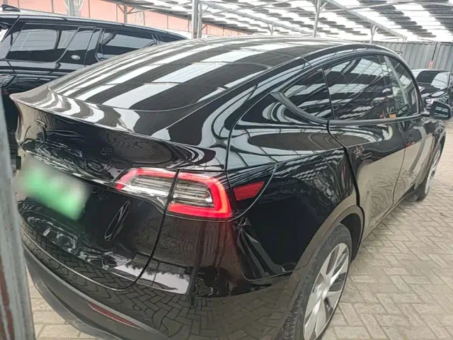 Tesla Model Y — Фото автомобиля 6