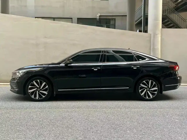 Volkswagen Passat — Фото автомобиля 3