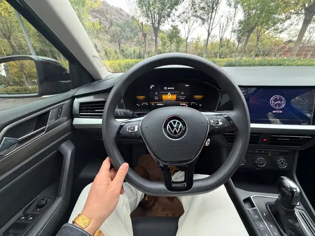 Volkswagen Lavida — Фото автомобиля 12