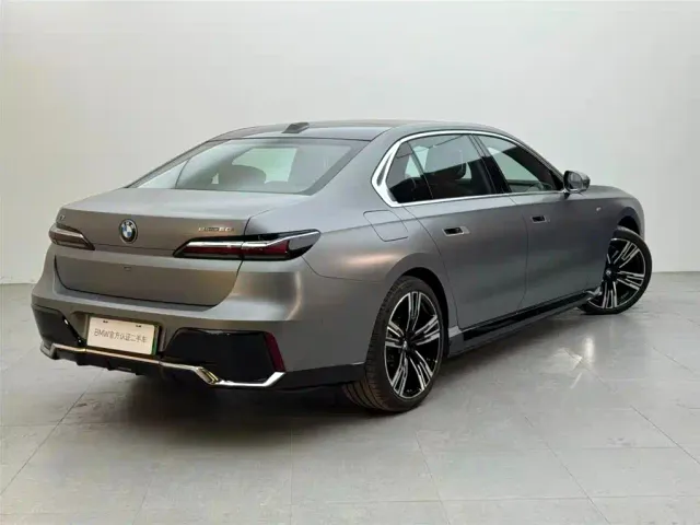 BMW i7 — Фото автомобиля 3