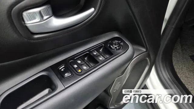 Jeep Renegade — Фото автомобиля 29