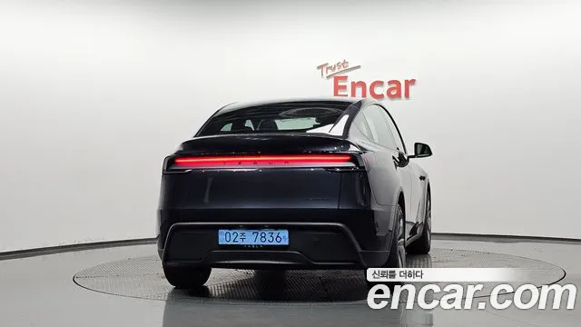 Tesla Model Y — Фото автомобиля 4