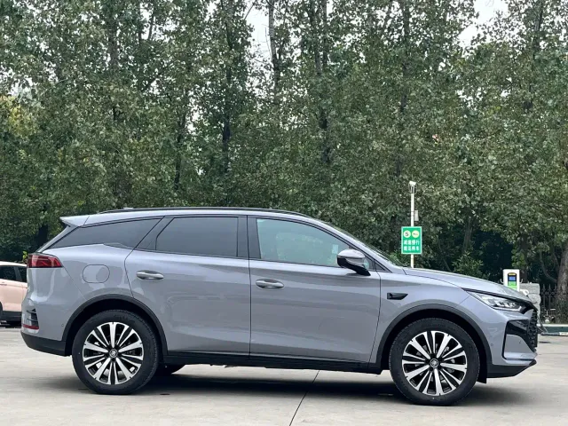 BYD Tang — Фото автомобиля 4