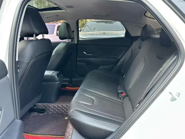 Hyundai Elantra — Фото автомобиля 8
