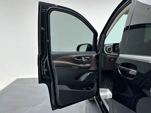 Mercedes-Benz V-Class — Фото автомобиля 11