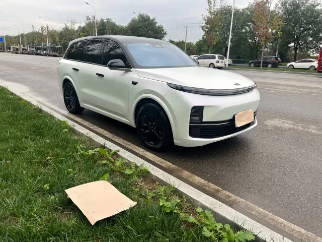 Li Auto L8 — Фото автомобиля 3