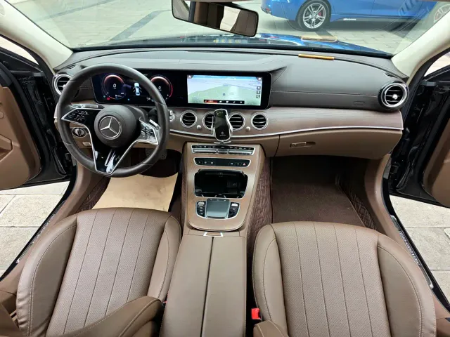 Mercedes-Benz E-Class — Фото автомобиля 14