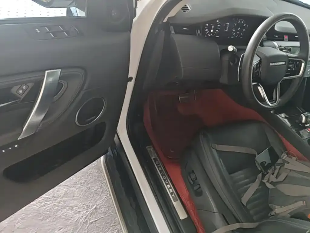 Land Rover Discovery Sport 2024 Luxury Custom Edition — Фото автомобиля 15